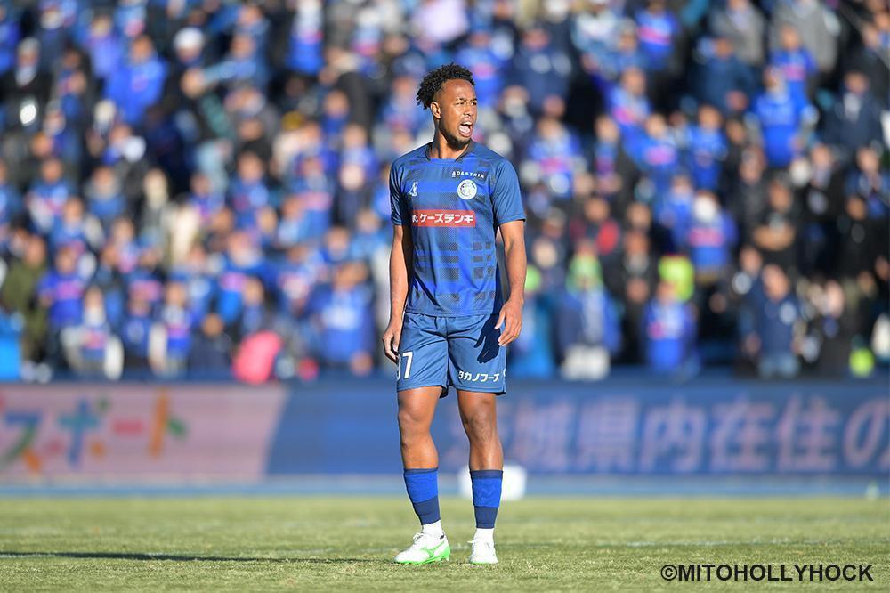 鷹啄トラビス（水戸ホーリーホック）