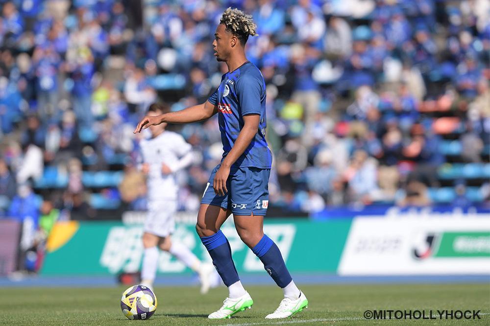 鷹啄トラビス（水戸ホーリーホック）