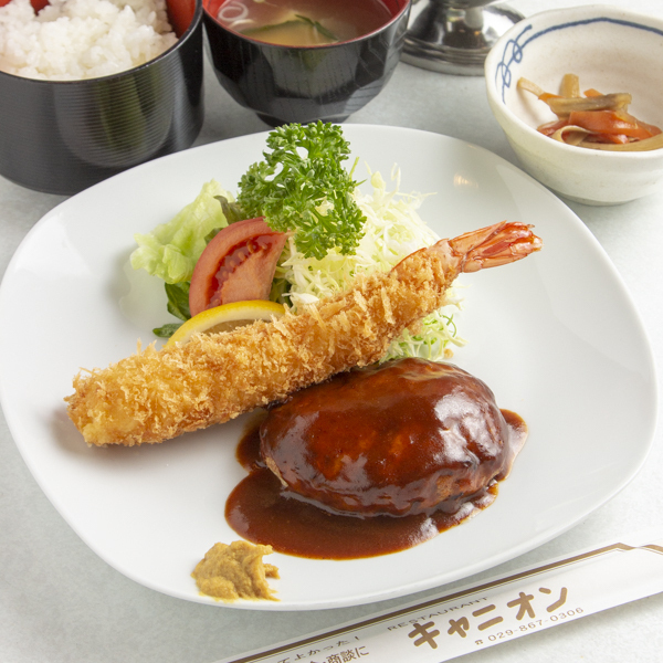 レストラン　キャニオン