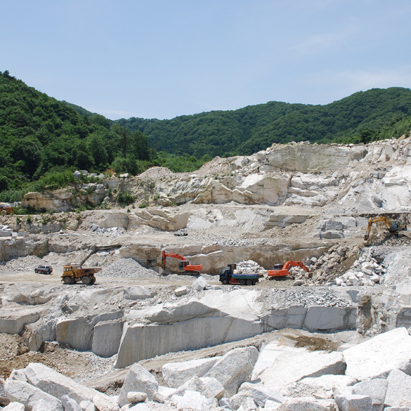 羽黒石材工業株式会社