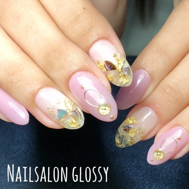 Nail salon glossy