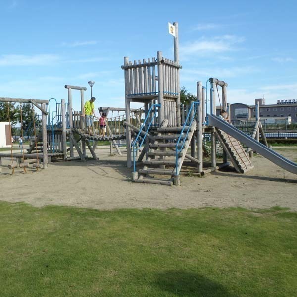 内原駅北出会いの広場公園