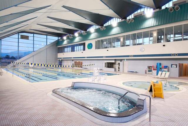 老若男女が楽しめる「室内プール」